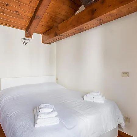 A Due Passi Dalle Torri By Wonderful Italy Apartment *