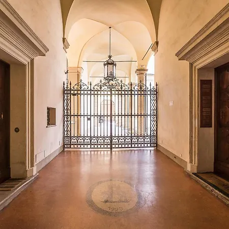 A Due Passi Dalle Torri By Wonderful Italy Apartment